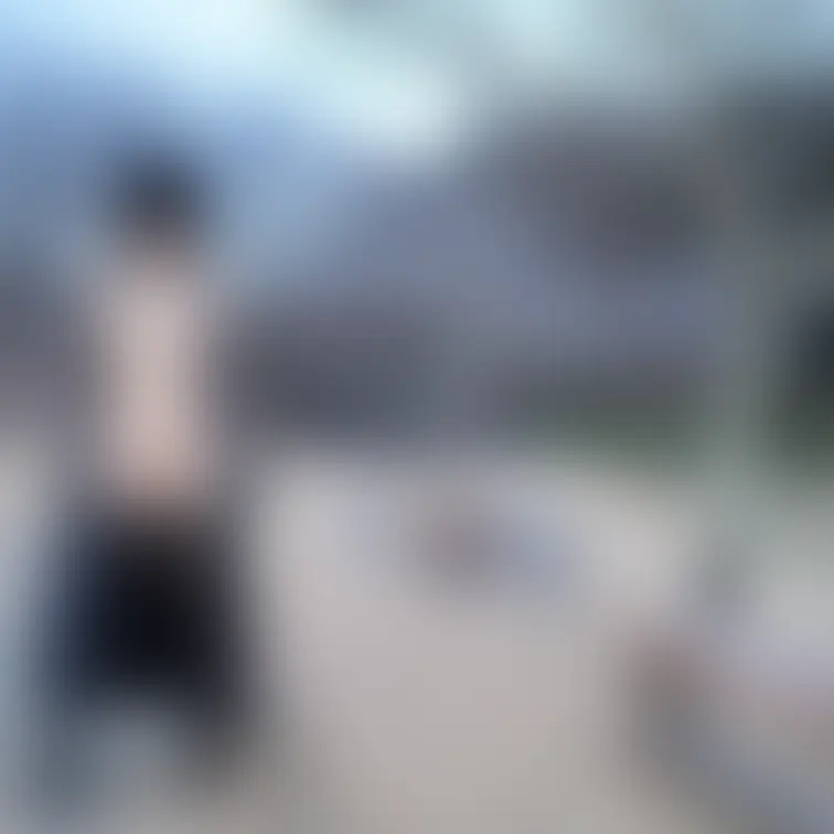 13日前の投稿の「しんねん」っていうタイトルの投稿から、露出多めでちょっとまにあ動画寄りの雰囲気の投稿に変えてるんですけ