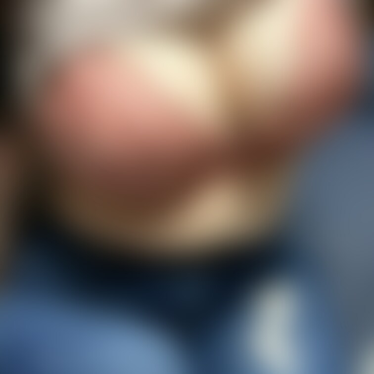ズボンに乗ったむちむちお肉、許して?(>︿<。)