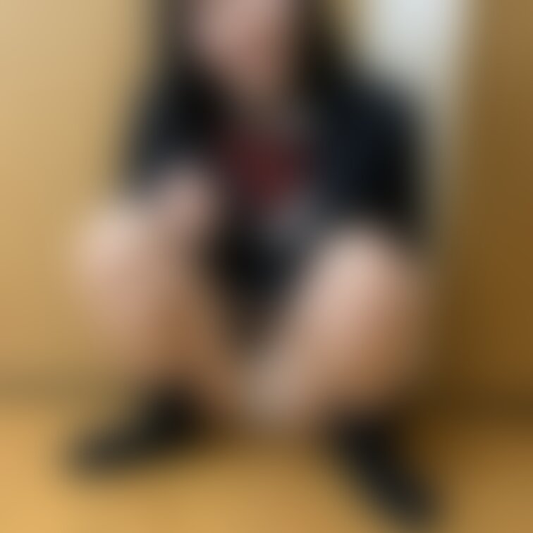 こんばんは🎀✧˖°
リアル制服を着たまま
オナニーしてみたー🐣💕

明日の19時に動画を投稿するから
つむぎと