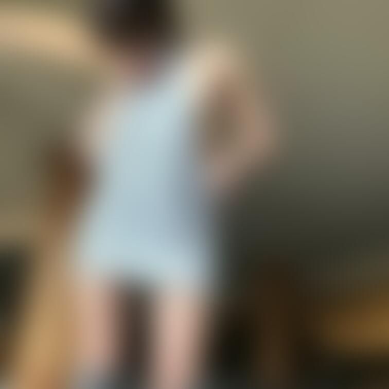おっぱいも、、お股も、、、
見えちゃいそぅ、、だよぉ。。。