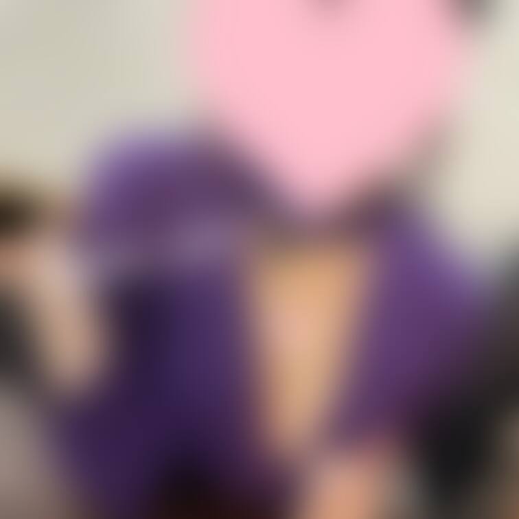 谷間チラッ