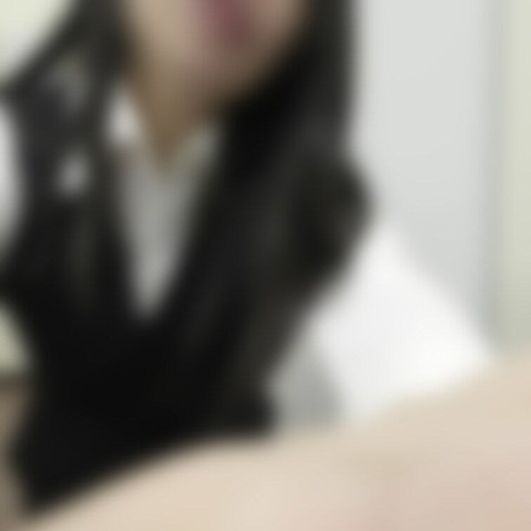 オナニーで１番気持ち良いかも💕
たまに同僚が帰ってきたりお客様が来たりでドキドキです😋❣️