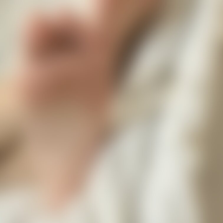ベッドでくつろぐつま先と足裏