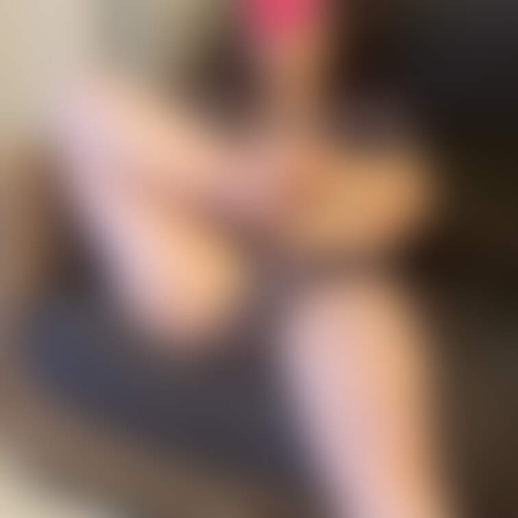 普段の姿です❤️
ストレッチをやって疲れ果ててるところです❤️

もちろん家ではノーブラです😅❤️



