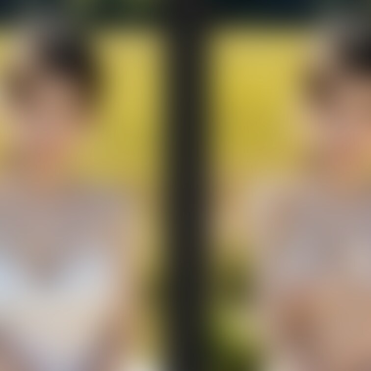 着衣と脱衣を並べた画像です。画像№403