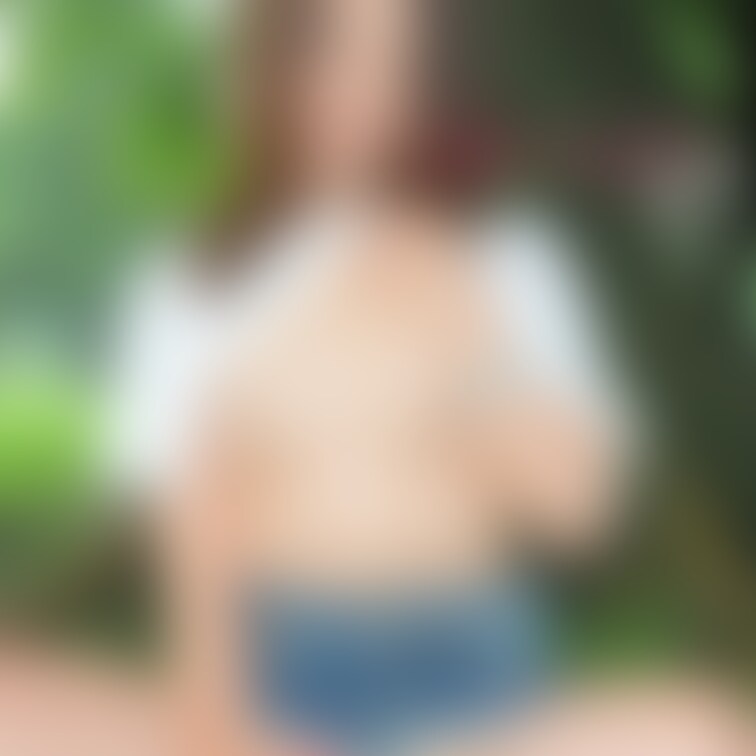 白昼野外露撮シリーズ♪
野外で徐々に着衣が矧がされていきます(///∇///)