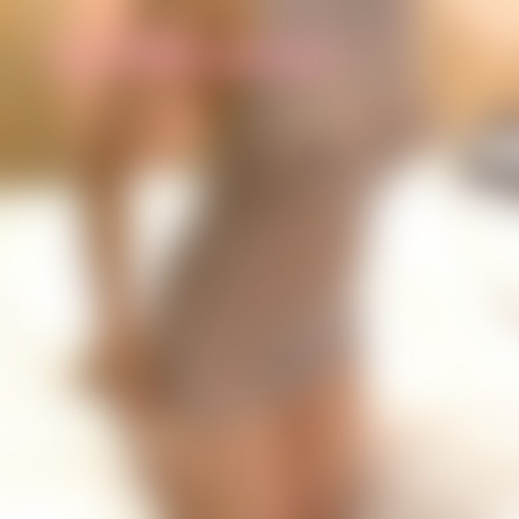 先日、ファンの方から送っていただいた衣装を着て撮影したものから一枚。