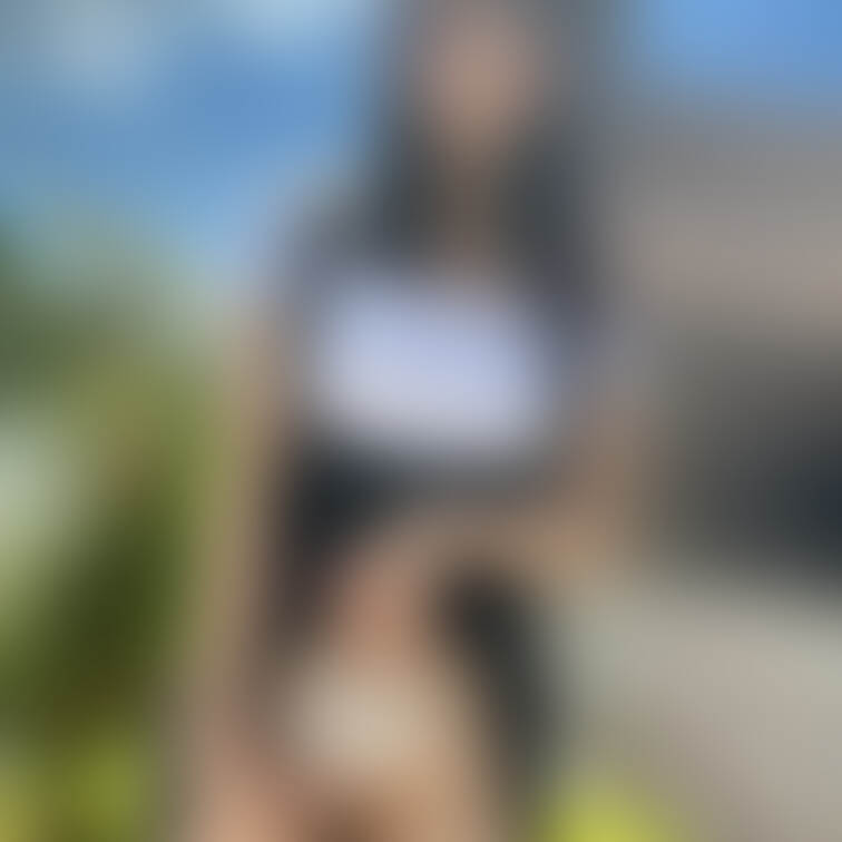 Xの続きです❤️公園でちくぽち見てもらうだけじゃ満足できなくてパンツずらしてパイパンおまんこ見てもらいました😖❤️   