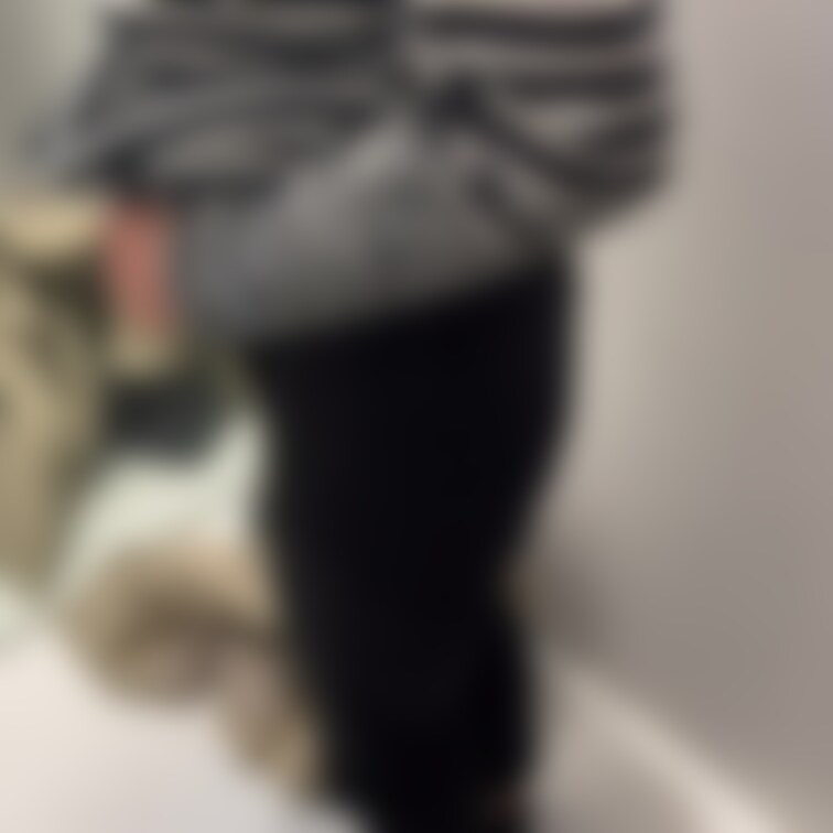 試着室の風景…
スレンダー巨乳ちゃん今回もパンツを物色…
試着するって事なので同行しちゃいます…w
生脚に水色パン