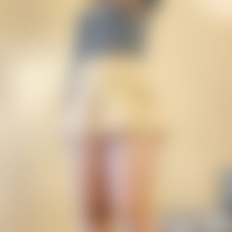 超ミニスカ人妻！