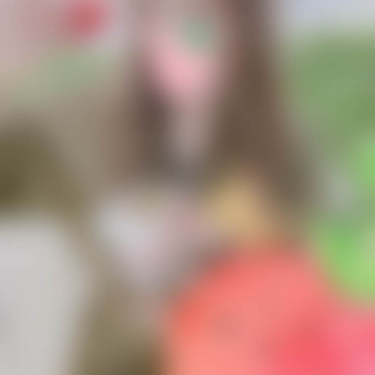 いちご狩りなつまみちゃん🍓
目が半開き笑