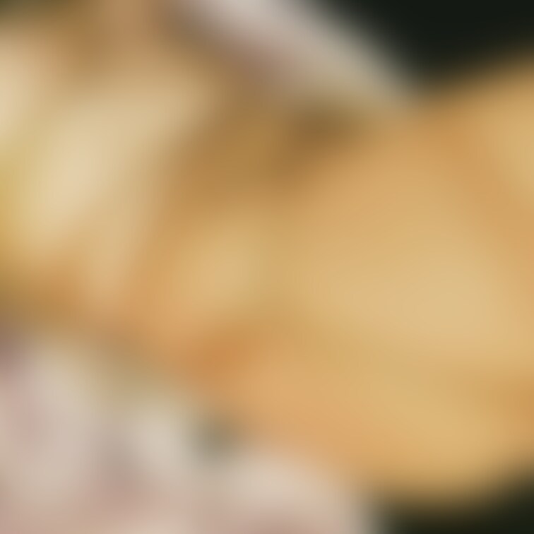 そのへんにあるもの、思うままに着て縛る
何百着あるのか