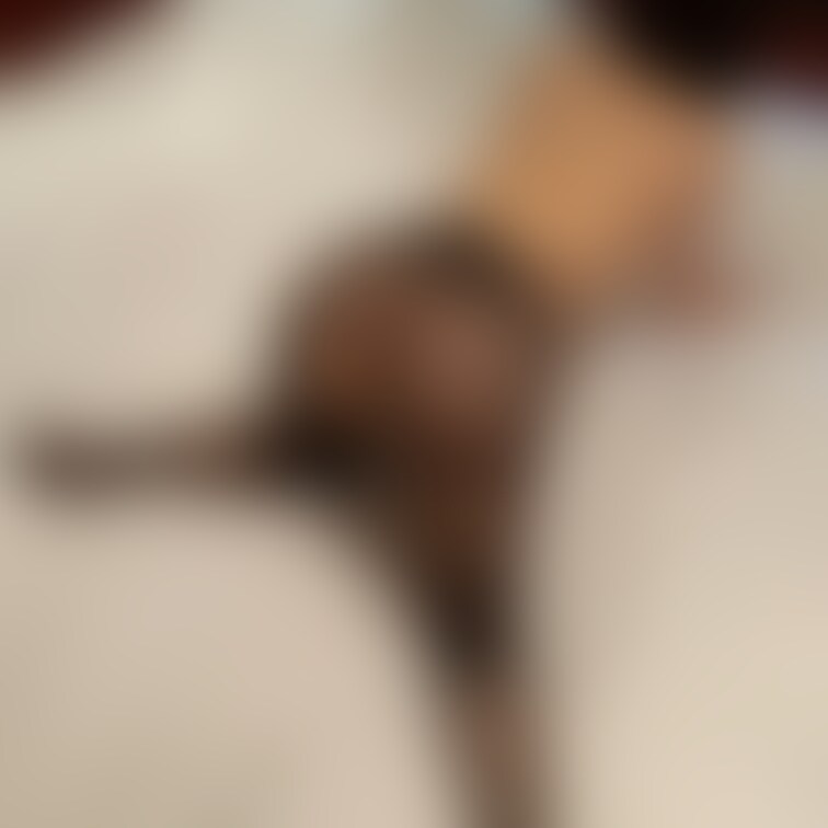 久しぶりにハメ撮り！！
黒ストはいてお尻突き出して
かわいい人妻さん