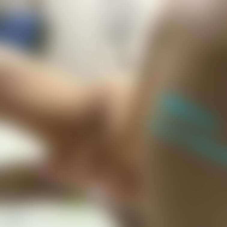 マンコにチンポを入れて。
気持ち良過ぎて、腰が浮いちゃう。
