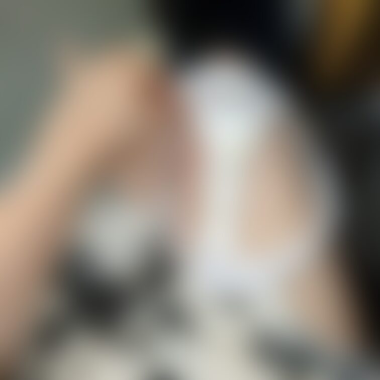 会社でシミつきエッチなパンティ脱いじゃいました♡
