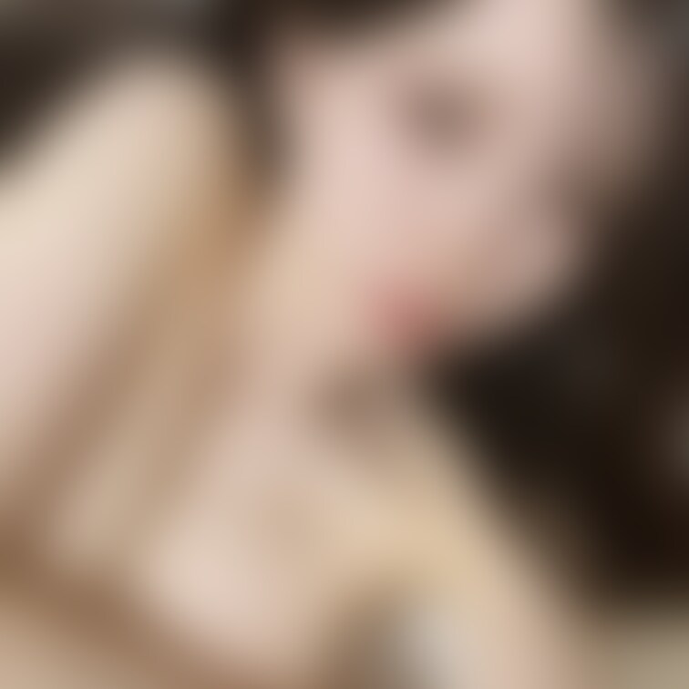 押し倒されて、
きゃっ(⑉• •⑉)❤︎てなってるとこ想像して撮ってみたよ！

急に押し倒してきてどうしたの？
