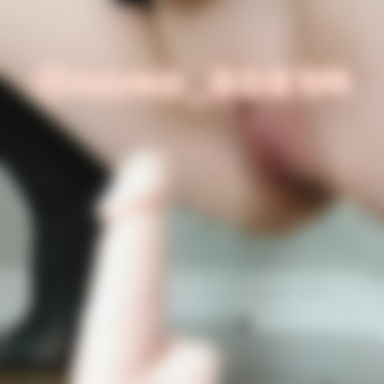 ※モザイク修正しての再投稿※
④ディルドを使っての騎乗位です(/ω＼*)
体勢的にアナが締まってしまって、なかなか入