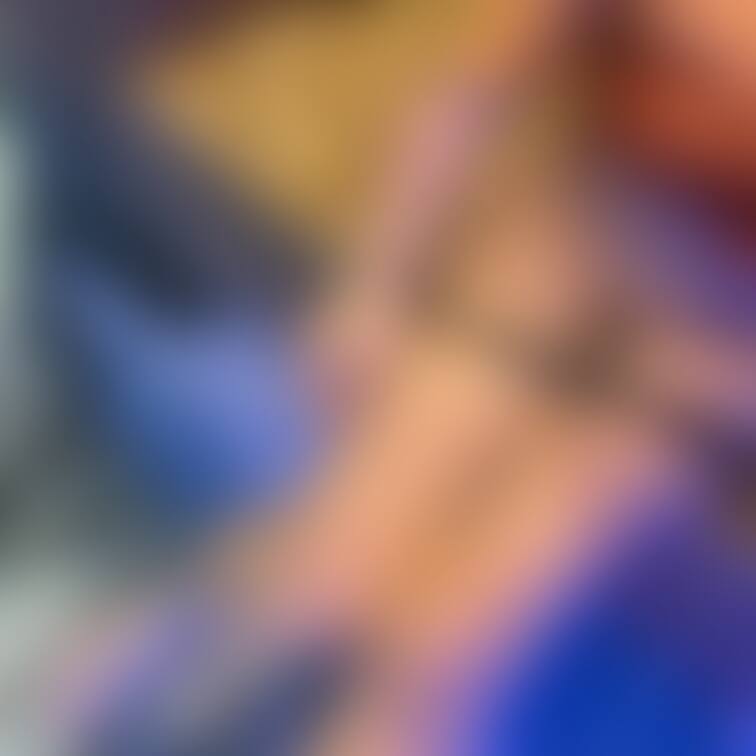 ナイトプールで旦那にずらしてって頼まれたので少しだけ、人がいるところで出しちゃったよ…(ㅠ︿ㅠ)💞