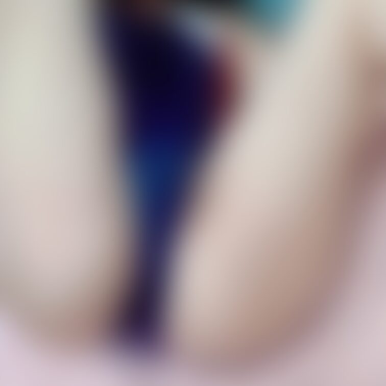 競泳水着でおまた広げちゃってる写真3枚💕