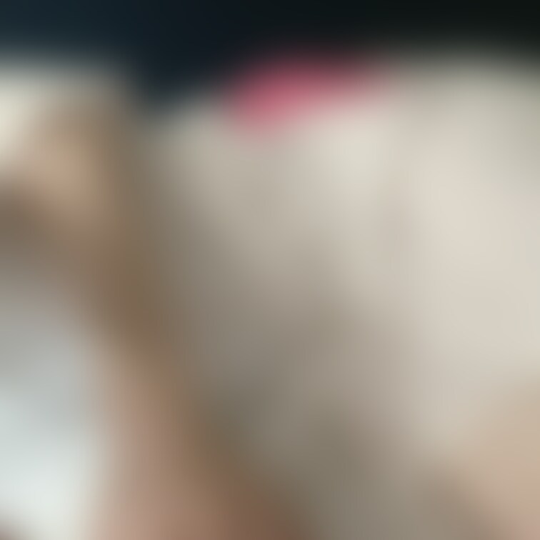 抱き枕と謎に薄目で見たら盛れる写真撮れたからおまけです(((