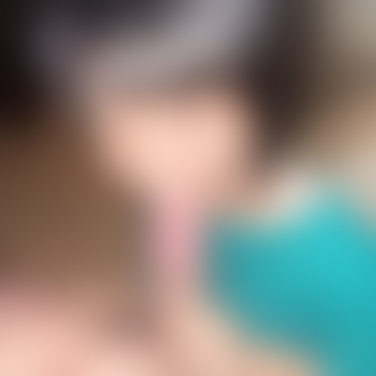 就寝前、夜食を美味しそうに咥える妻🤭