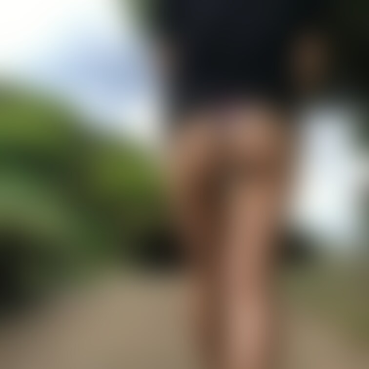 お気に入りＴバック♡
明るいうちからスカート脱いでみたよ^_^