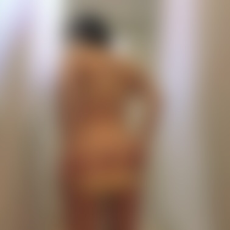 お尻
半ケツ
後ろ姿
ノーブラ…

どれがいいかな？