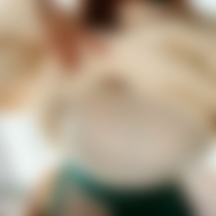 旦那さんのそばでおっぱいを出す。。。(笑)

全然バレなかったよ！(笑)