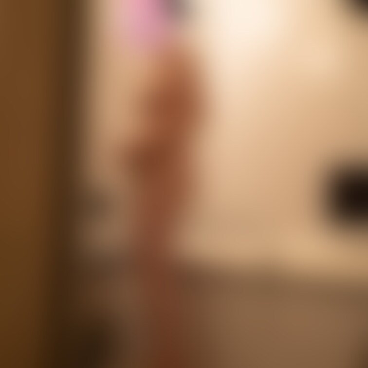 カチャッと…
不意討ちすみません❤

可愛くて美乳な主婦さん、まだ2本くらい動画をアップする用意はあります。がんば