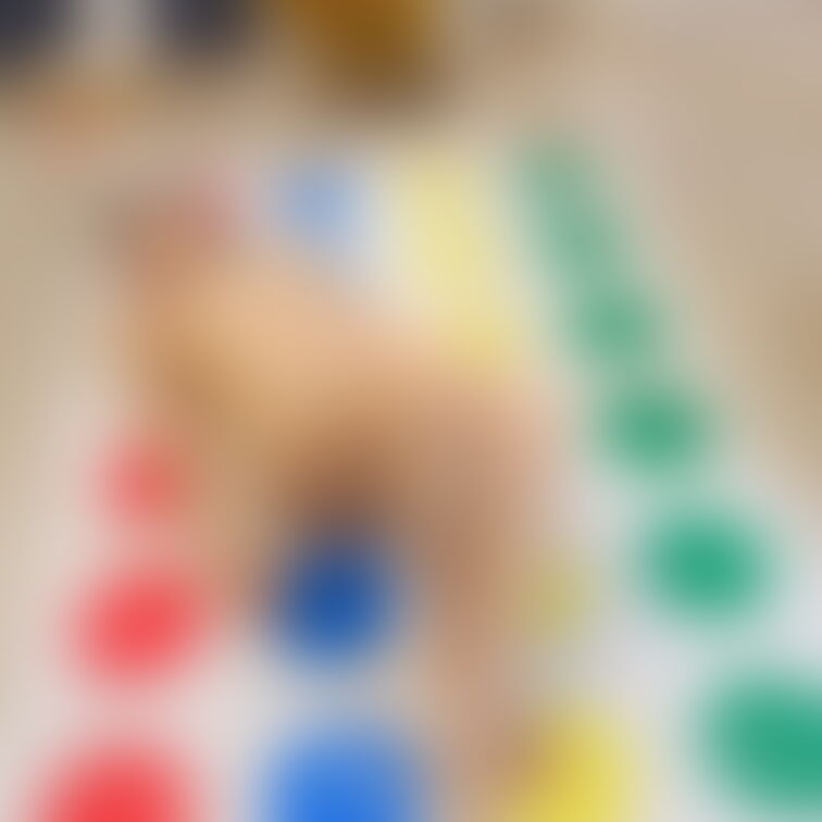 りこの豪邸パーティーでのグラビア撮影です。一般参加者の前で大胆な姿を見せてくれました。

美乳の女友達ヌーディストり