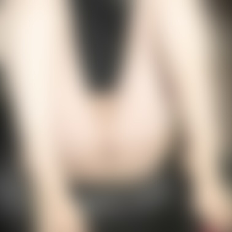 穴から出てるものは何かな😍