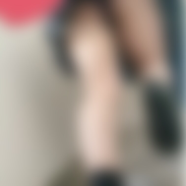 【露出】制服で階段でパンチラ