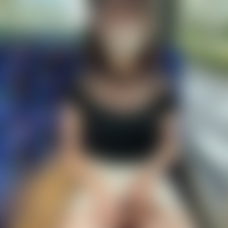 Xの続きです😖🧡 バスの中で露出オナニー😖🧡おまんこ出しちゃいました😖🧡ちかんさん期待してとろとろだよぉ😖🧡

💋私