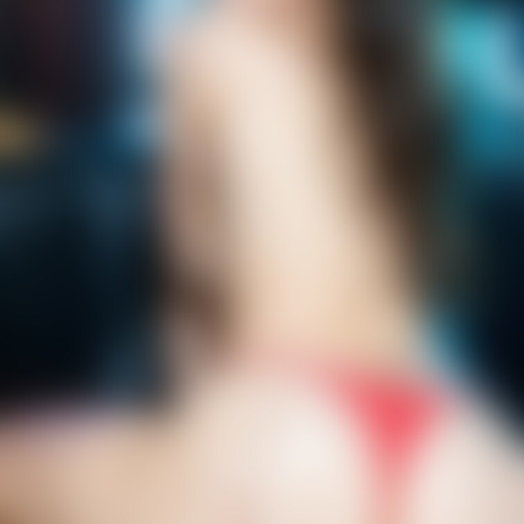 怪しいクラブでおっぴろげて見せつけるド変態美女