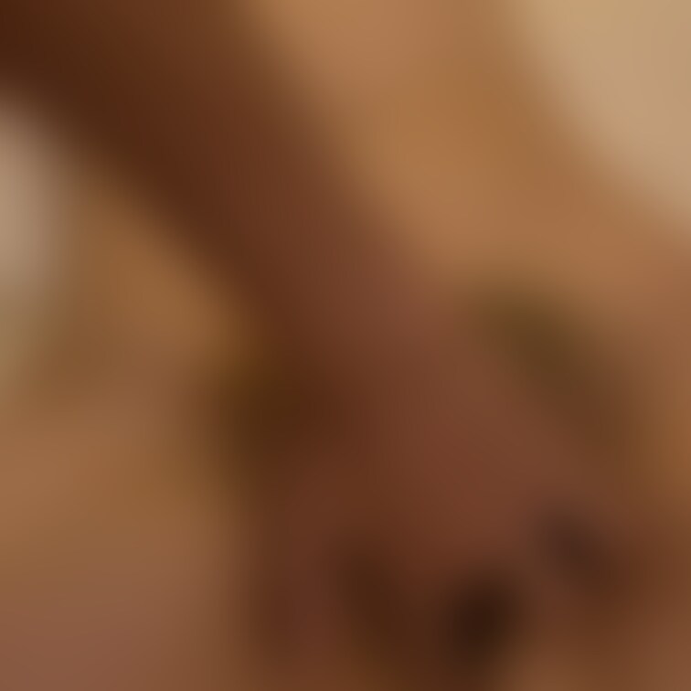 ずっぽり指入ってます

ちょっと触られただけなのに
びしょ濡れなので、
ずっぽり入りますw