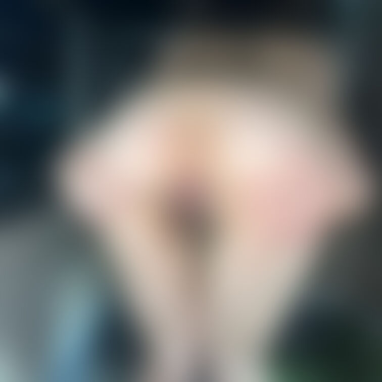 Xの続きです😖🧡 先輩達が見てる前で露出オナニーしてむらむらとまらなくてくぱぁしながらちん媚び中です😖🧡 誰でもいいから