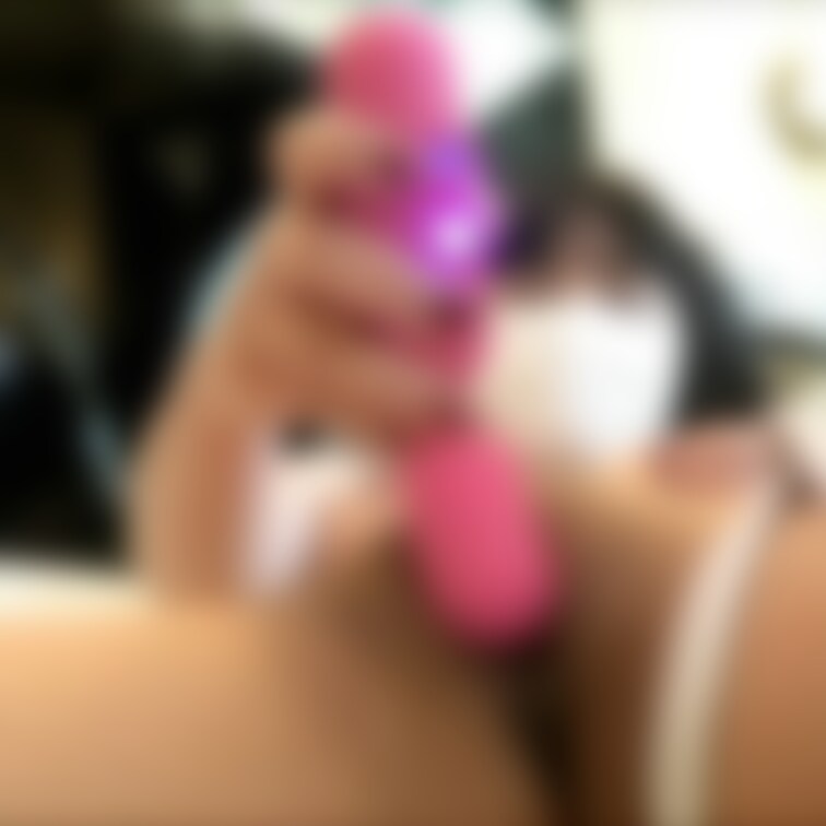 【ファン限定フル動画】🎁
【スクール水着でオナ】恥ずかしながらパイパンおまんこを指でクチュクチュ鳴らして痙攣オナニーでイキまくりました。