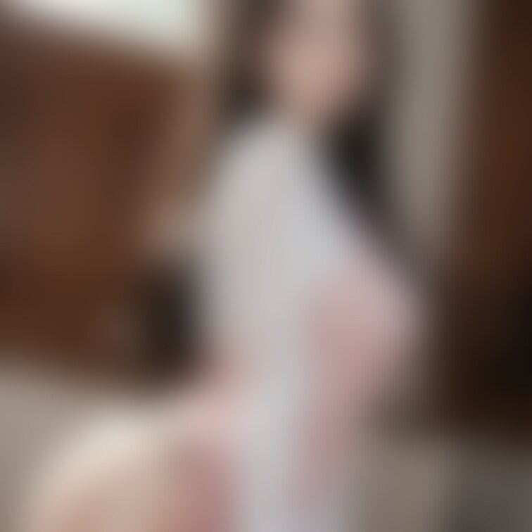 ピンク系の服の私服だよ！
普通のポートレート写真でごめんなさい🙏