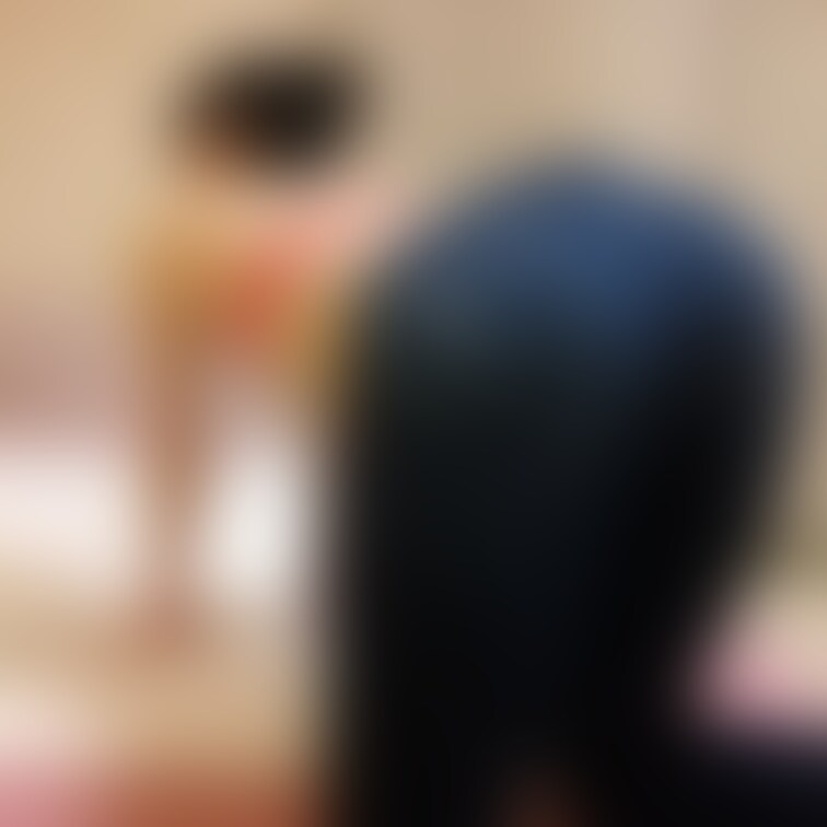 悪友が撮影してくれたmoussy着衣姿です。
パンティラインもくっきり出てます。