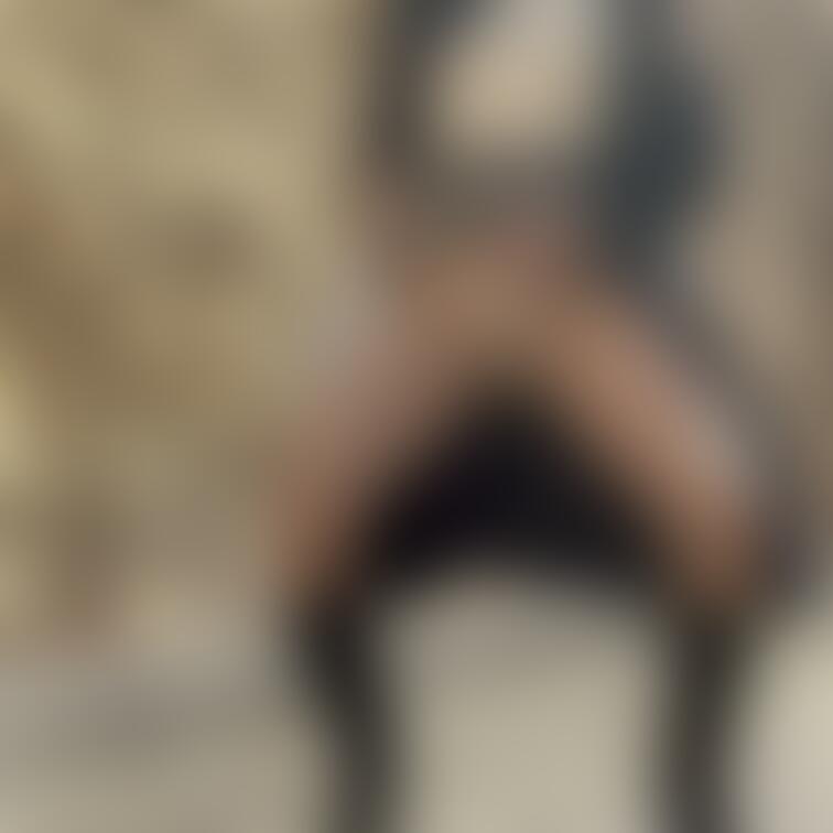 バレンタインですね🥰
先程「○○○独占配信プラン」でアップした動画から…♥️ 繁華街をノーパンミニスカで自撮り!コンビ