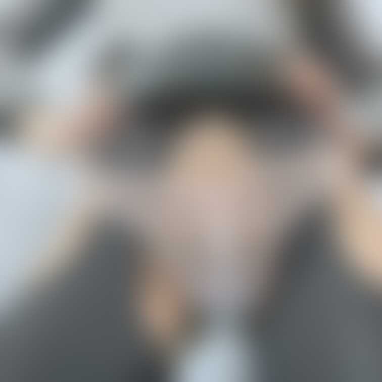 正面からだけど、手の位置ってどこがベストなのかいつも迷うのよね🤔
腰に手を当てがち〜〜🤣