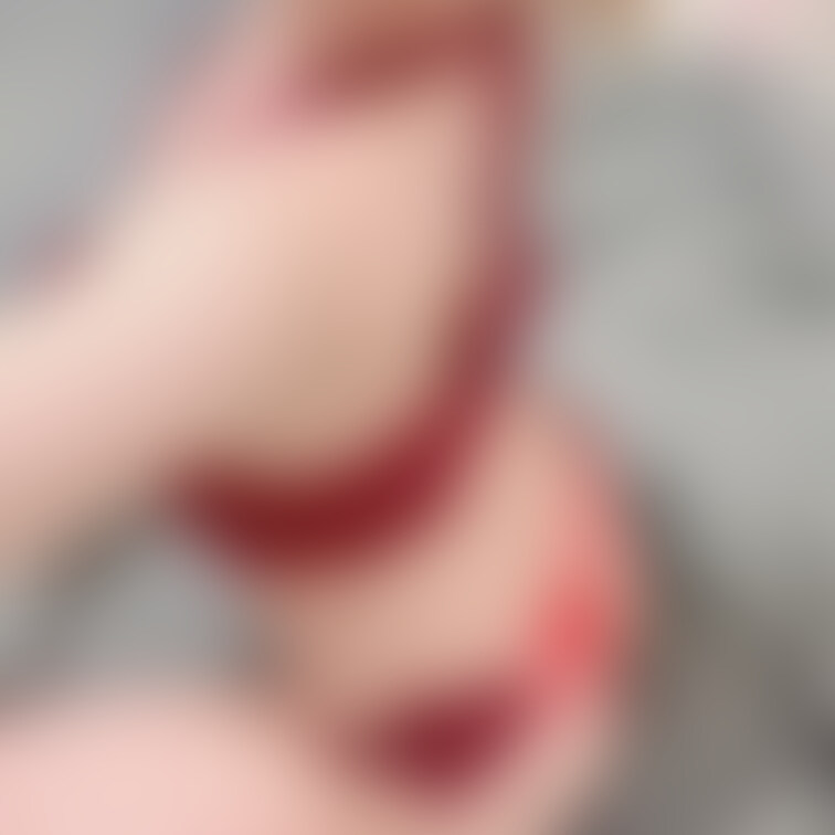このランジェリーほんとに可愛すぎる🙈💕
でもすぐリボン解けちゃうから結び直すの大変…😢
リボン結び直したいよって