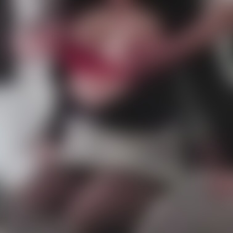 彼女と私のベッドで抱き合う
男性が隙を見てちょっかいを出し
自分のベッドに連れ込む♥️