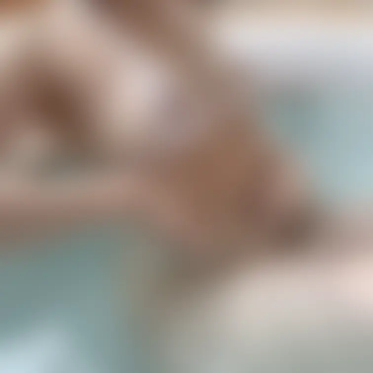 ジャグジーだと大胆気分で水着もマイクロビキニ👙しかも濡れたらスケスケになった！🤣