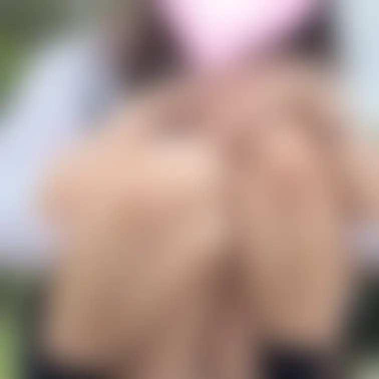 MyFansのえちえちプラン加入者限定で8/8(金)19時に恥ずかしいけど
制服姿のままベッドの上で大きな電マを使って