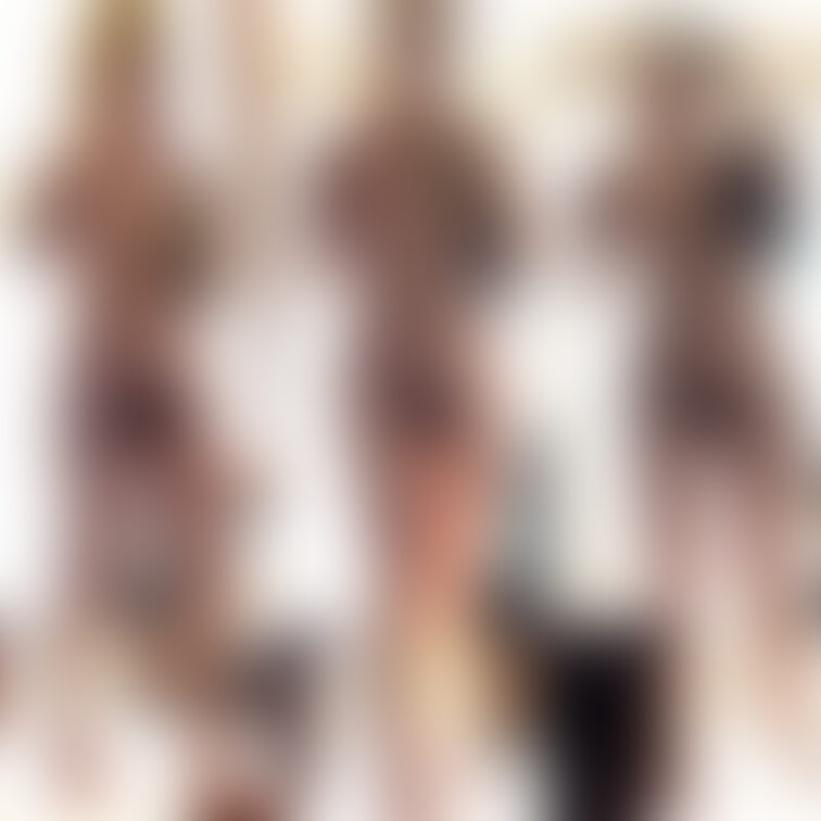 暖かくなると朝から全裸で家事❤️
覗きに来て欲しいくらいです