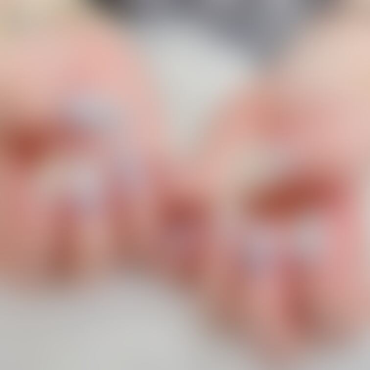 8月ネイル𝐃𝐚𝐲💅✨
青空と太陽をイメージした夏っぽいネイルに仕上げて頂きました🫶🏻️ ̖́-
初めてミラーネイルに
