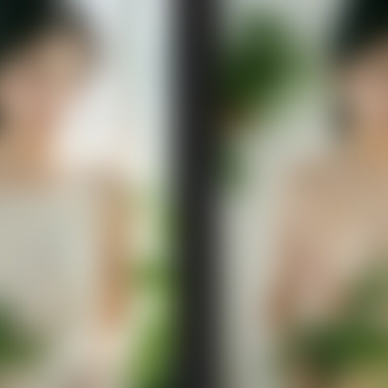 着衣と脱衣を並べた画像です。画像№545