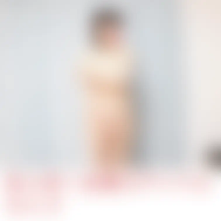 りこの全裸パーティー兼公開撮影。手で大事な部分を隠しながらオリジナル曲を歌ってます。

美乳の女友達ヌーディストりこ