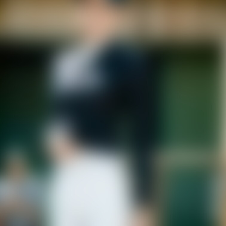 乗馬をするお嬢様を描きたかったんです。 しかし、なかなか馬が出現しない。 試行錯誤して登場したものの前後逆だったり。